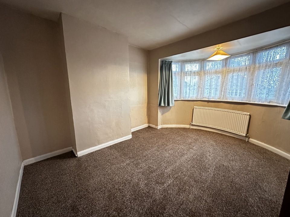 3 bed semi-detached house to rent in Colyer Road, Gravesend  - Property Image 5