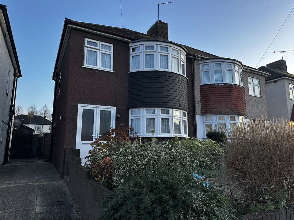 3 bed semi-detached house to rent in Colyer Road, Gravesend  - Property Image 9