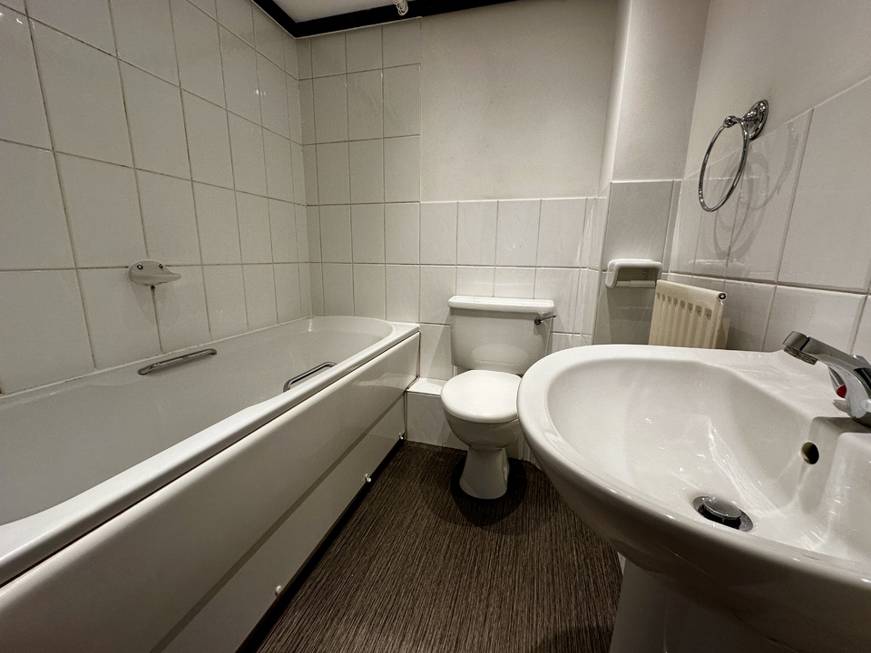 2 bed apartment to rent in The Spires, Canterbury  - Property Image 5