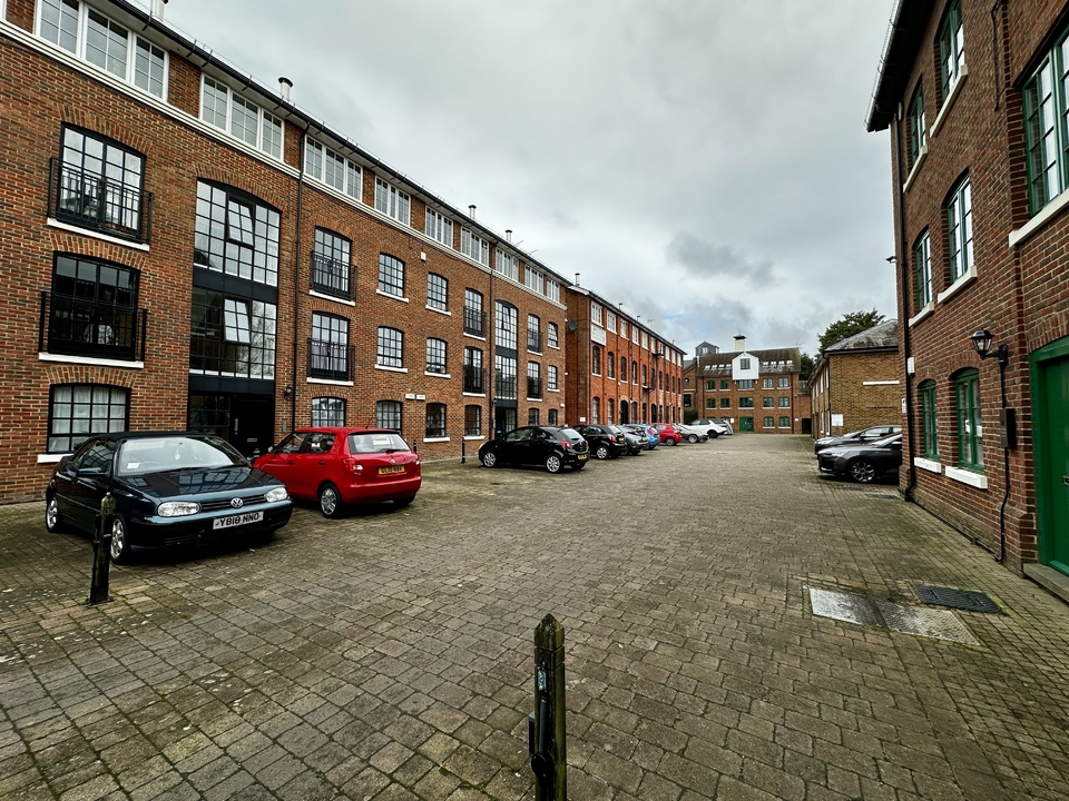 2 bed apartment to rent in The Spires, Canterbury  - Property Image 10