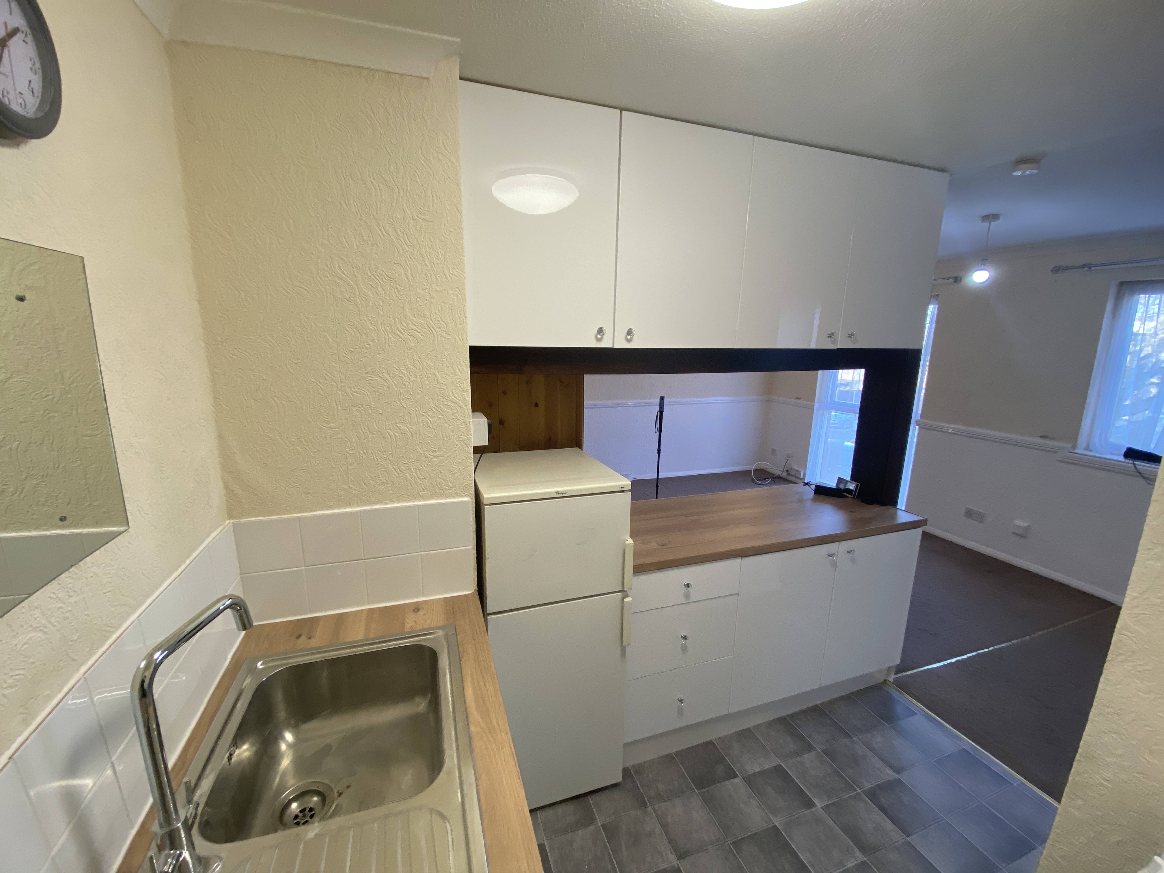 <p>This property is ideal for either a first time buyer or an investor. Tucked away off on one of the side of Taswell Road is this 2 bedroom top floor apartment. This is in an ideal location as it is close to the town centre and train station which has the high speed service into London.</p><p><br/><br/></p><p>The living area is open planned, with the kitchen having a breakfast bar area. There is plenty of storage space within the apartment, the bedrooms at the back of the flat with the bathroom in the middle of flat.</p><p><br/><br/></p><p>If you are looking to buy the property as an investment you would be expecting a yield of nearly 6% with the rental expected around £800 a month.<span >﻿</span></p>