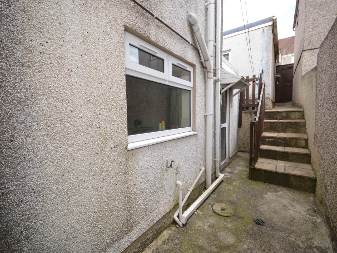 4 bed house to rent in CHESSHYRE STREET, BRYNMILL 12