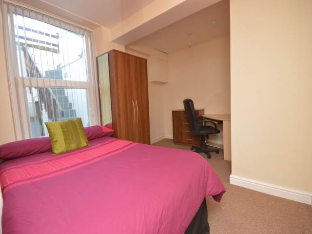 2 bed flat to rent in Trafalgar Place, Brynmill 5