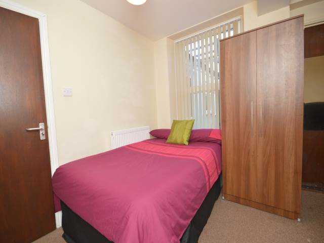 2 bed flat to rent in Trafalgar Place, Brynmill 7