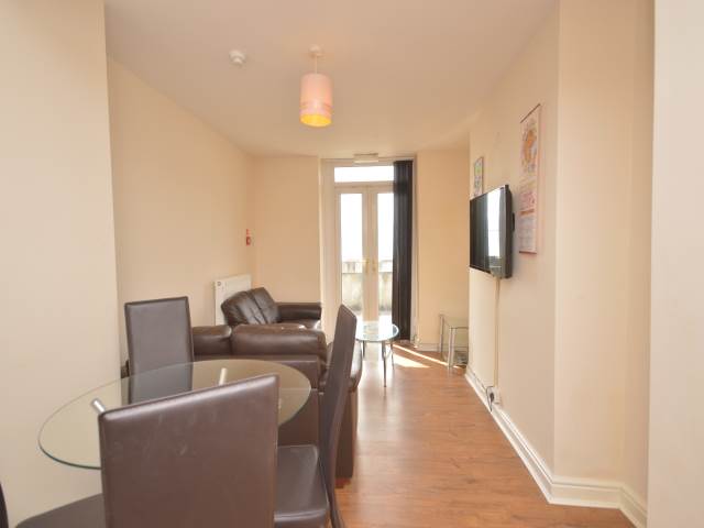 2 bed flat to rent in Trafalgar Place, Brynmill 1