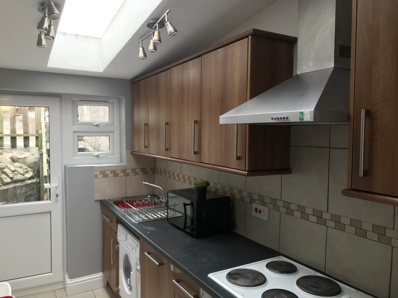 5 bed house to rent in RHYDDINGS PARK ROAD, BRYNMILL 2