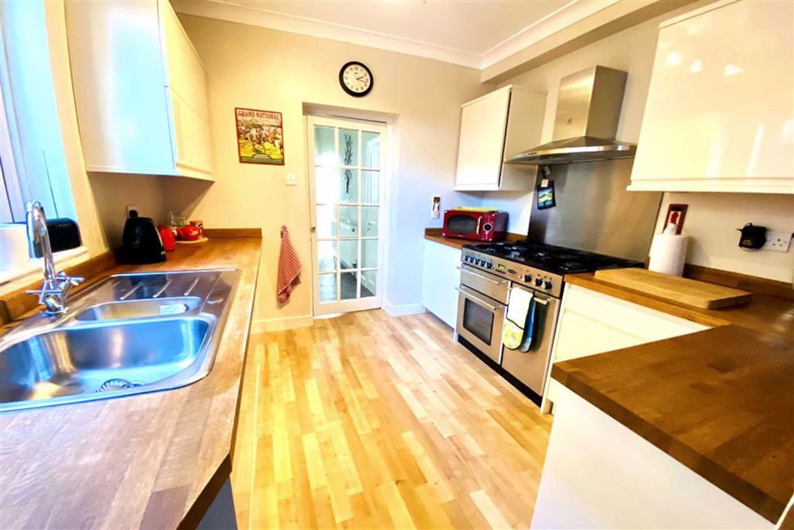 3 bed terraced house for sale in Kirkham Street, Plumstead - Property Image 1