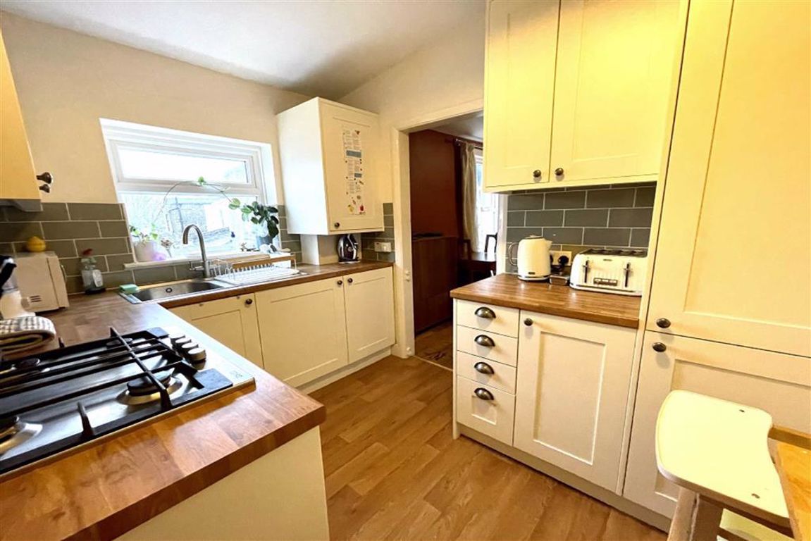 2 bed flat for sale in Heavitree Road, Plumstead  - Property Image 1