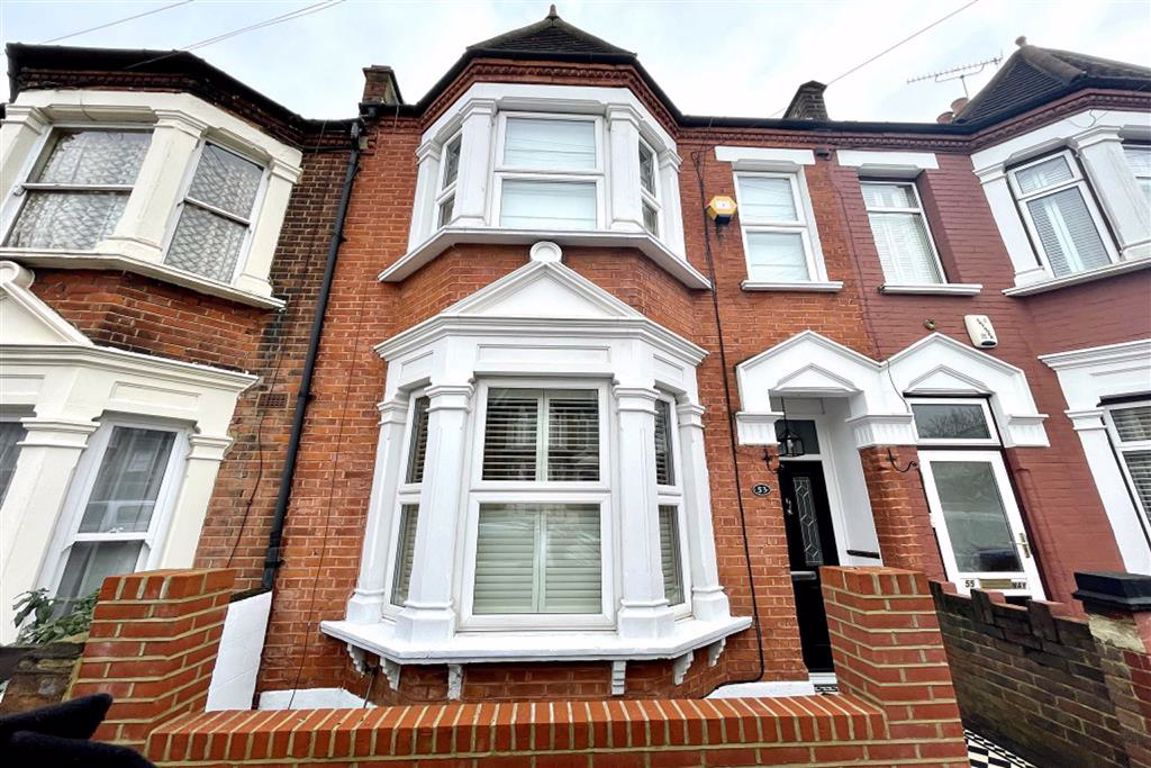 3 bed terraced house for sale in Plum Lane, Shooters Hill - Property Image 1
