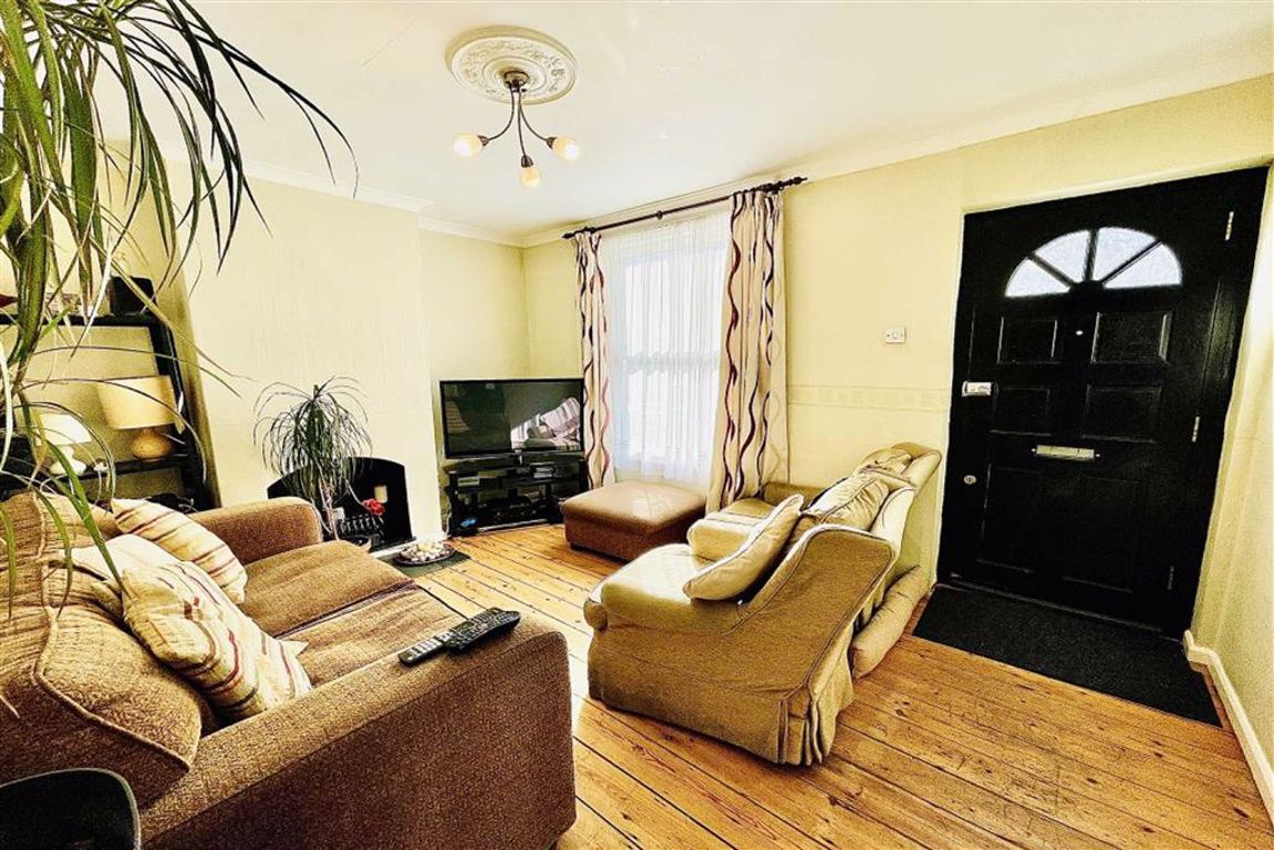 2 bed terraced house for sale in Admaston Road, Plumstead - Property Image 1