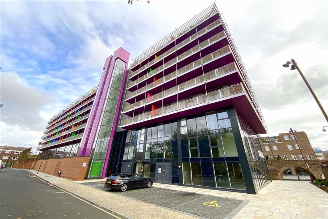 2 bed flat to rent in Carriage Way, Deptford 0