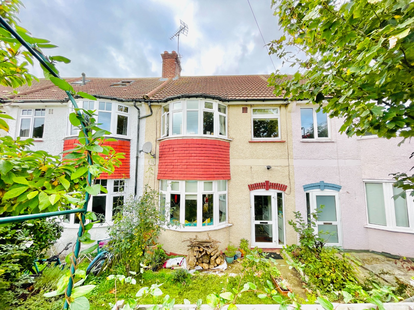 3 bed terraced house for sale in Moordown, London - Property Image 1