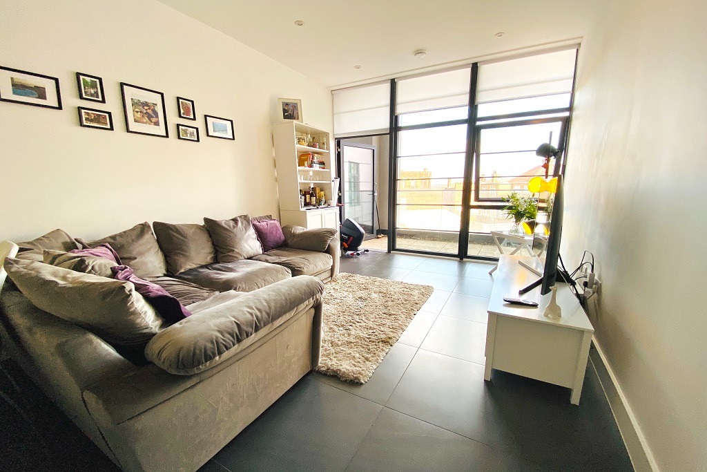 2 bed flat to rent in Powis Street, London 0