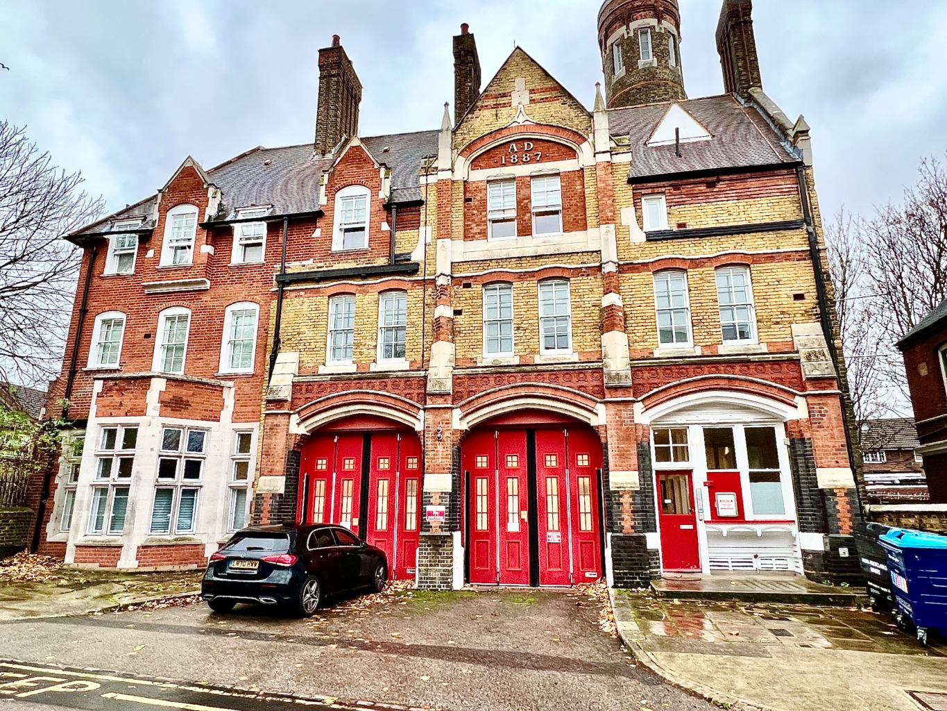 Available from early February, Beaumont Gibbs are delighted to offer this one bedroomed second floor flat to let in Sunbury Street Woolwich.