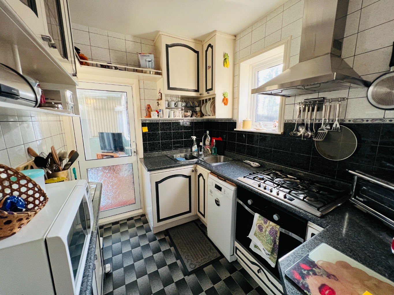 3 bed semi-detached house for sale in Eastview Avenue, London  - Property Image 8