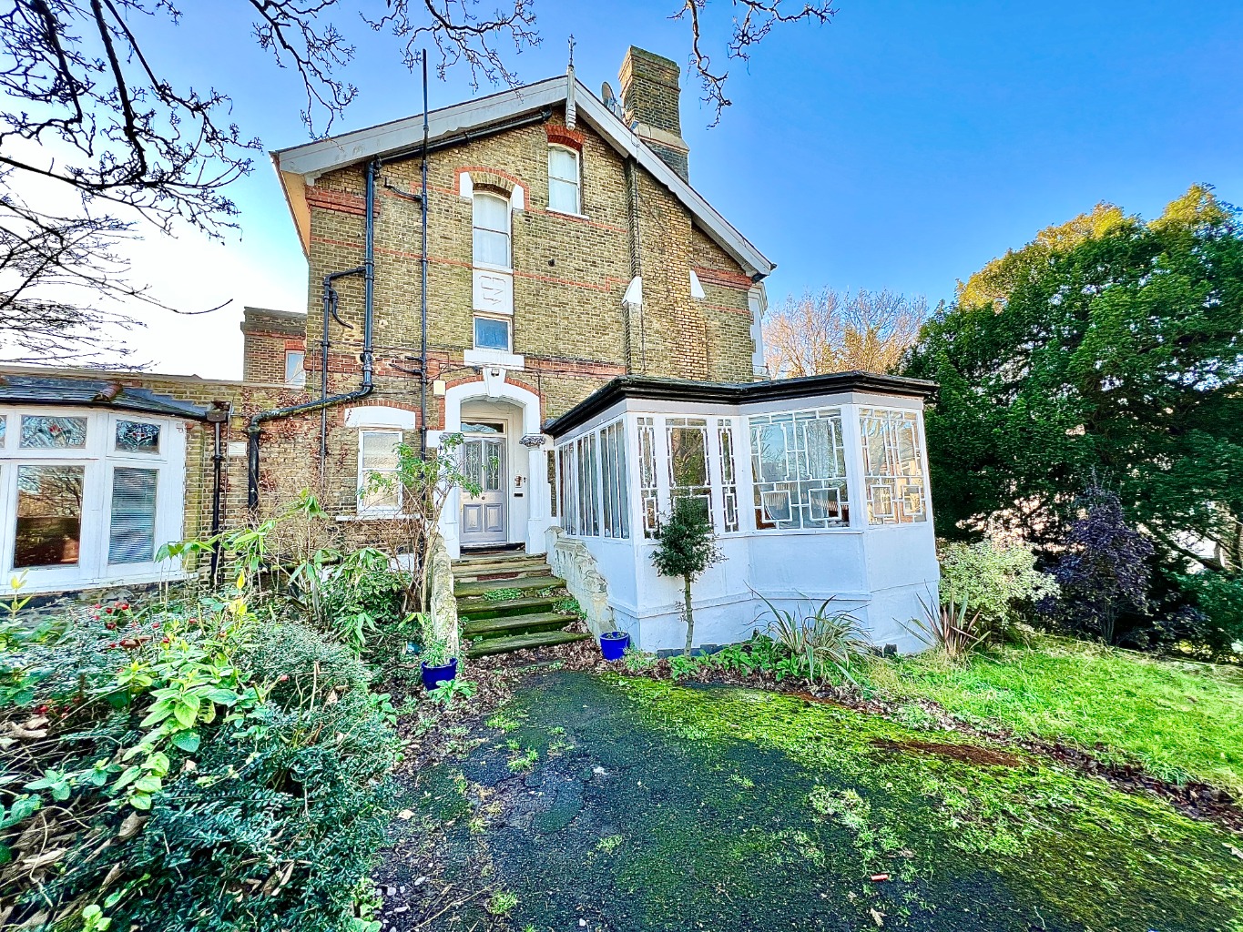 If you are looking for something a little different to almost anything in the SE18 area, Beaumont Gibbs are offering for sale this unique two double bedroomed ground floor garden maisonette for sale.