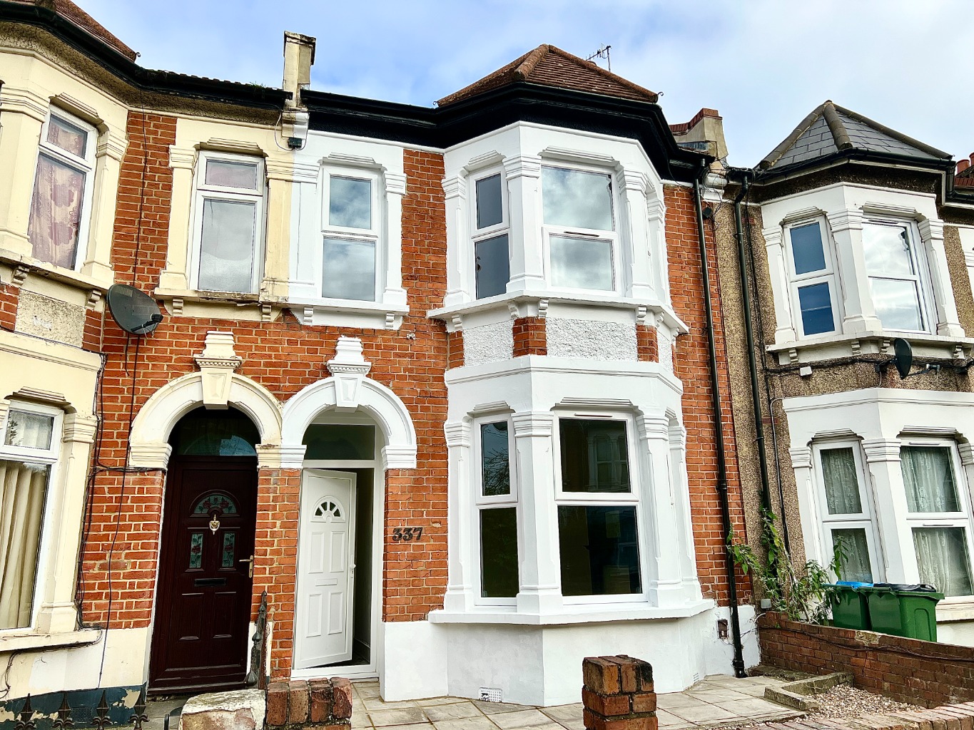 Beaumont Gibbs are offering this newly refurbished four bedroomed Victorian terrace house to the market for sale. The property is situated at the Bostall Hill end of Plumstead High Street and is approximately one mile from Abbey Wood mainline station and forthcoming Crossrail link.