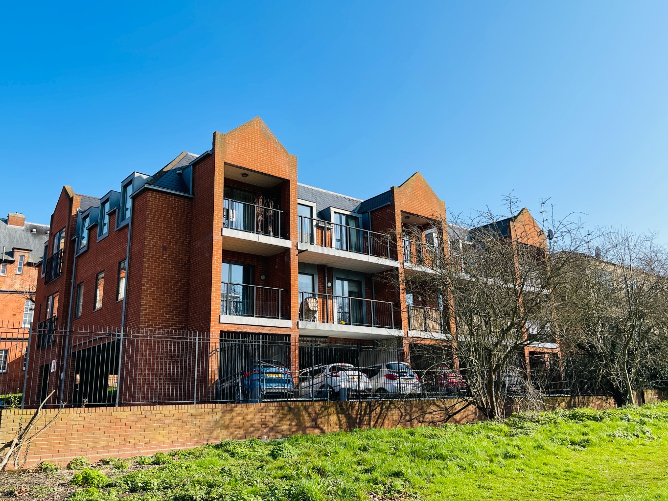 70% Shared ownership:  Beaumont Gibbs are offering for sale this lovely two double bedroomed first floor purpose built flat for sale in a gated development. Situated on the Woolwich & Eltham borders, this property is offered in excellent decorative condition.