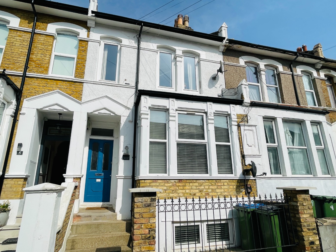 4 bed maisonette to rent in Heavitree Road, Plumstead 0