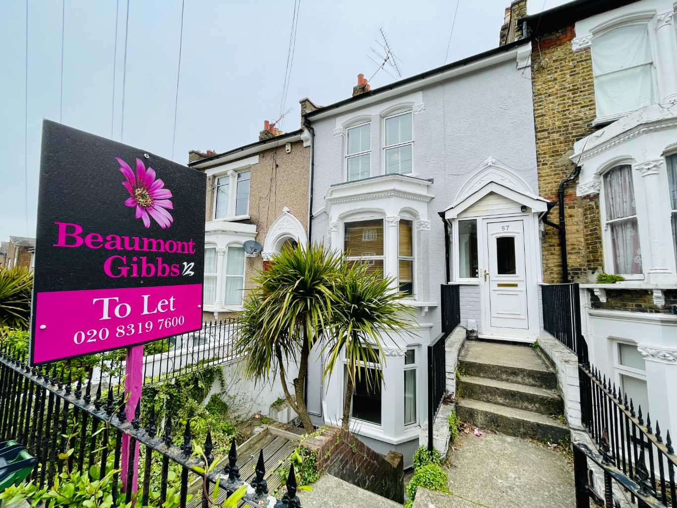 Beaumont Gibbs are offering this beautiful and very spacious one bedroomed lower ground floor maisonette to let. The flat is offered on an unfurnished basis, but with all the white goods to remain.