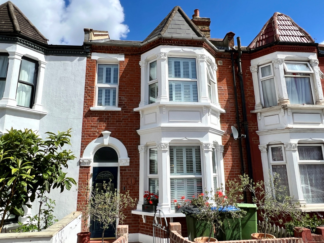 3 bed terraced house to rent in Macoma Road, London 0