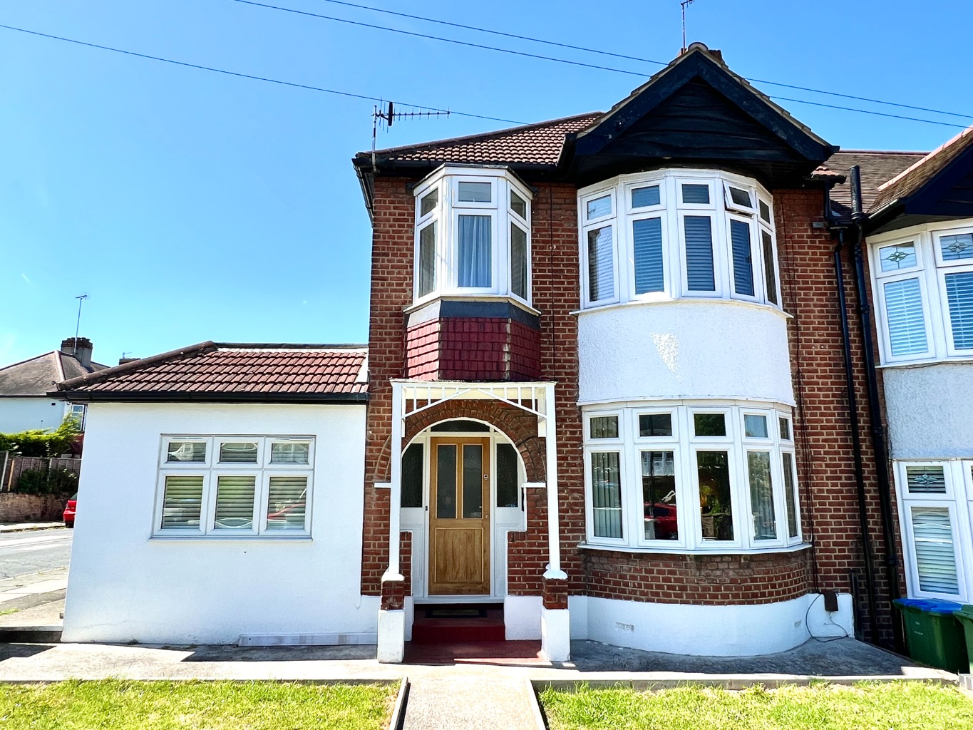 Situated on the corner of Garland Road and Chelsworth Drive,  can be found this  'Goldstein' built and extended three bedroomed end of terrace  house for sale.  The property benefits from having its own annex to the side, which comprises living room area, en-suite shower and kitchen to the rear.
