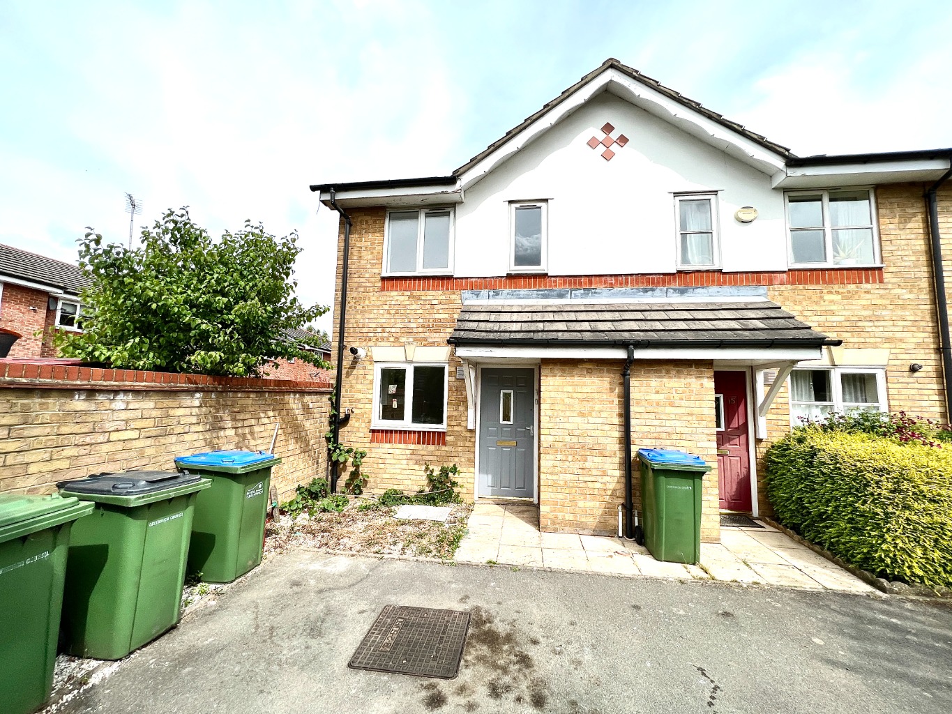 Beaumont Gibbs are delighted to offer this lovely two bedroomed end of terrace house for sale in central Thamesmead. The property is offered in excellent decorative order throughout, having been freshly repainted throughout and had new carpets and vinyl flooring fitted throughout.