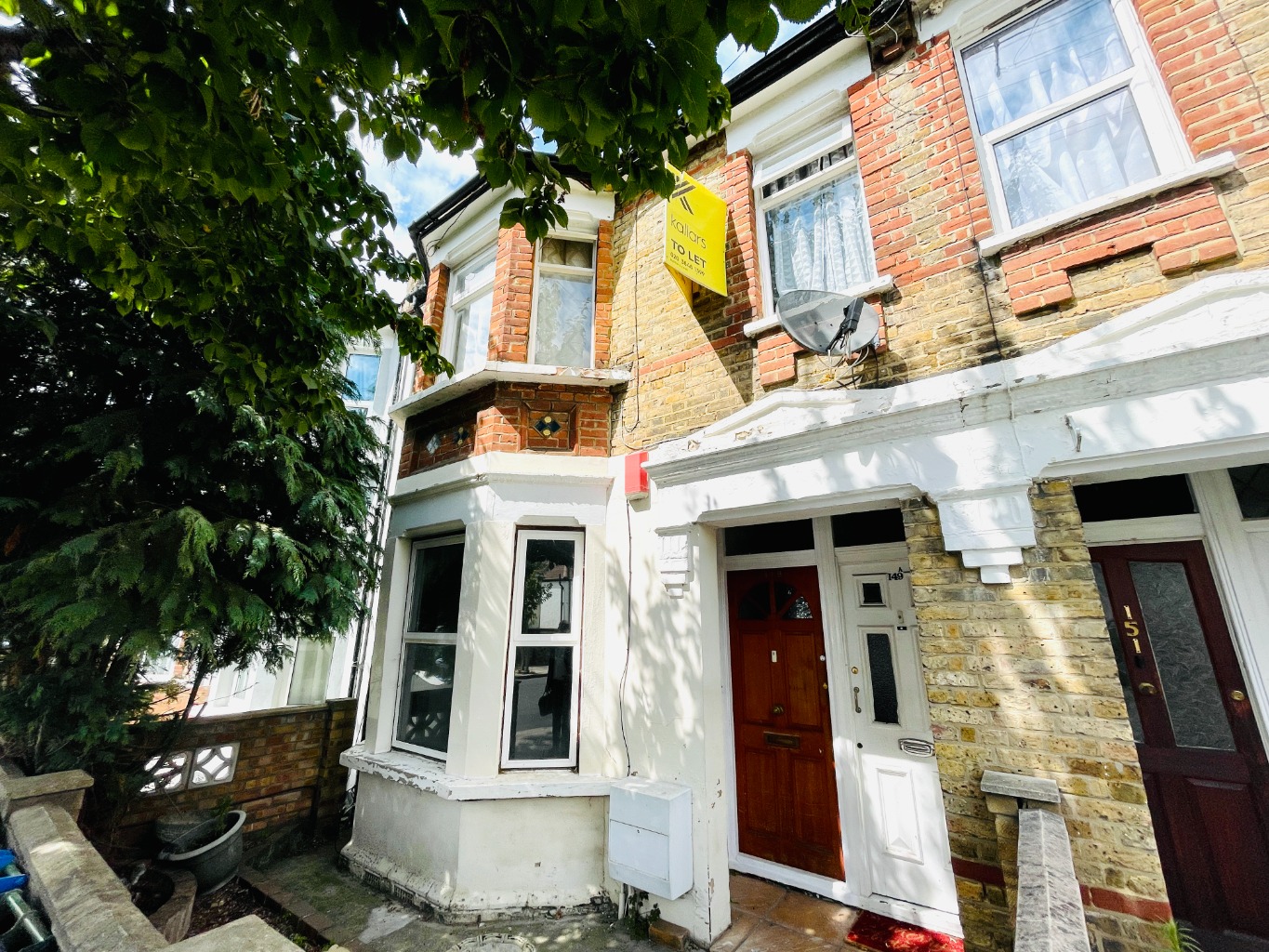 Beaumont Gibbs are delighted to offer this spacious one bedroom  ground floor maisonette to let in Benares Road, Plumstead, SE18.. The property is offered on an partly furnished basis and available  for immediate occupancy.