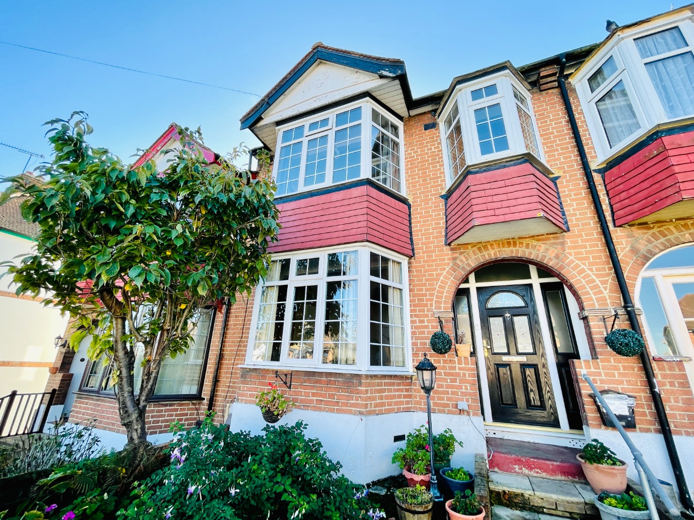 4 bed terraced house for sale in Chelsworth Drive, London  - Property Image 1