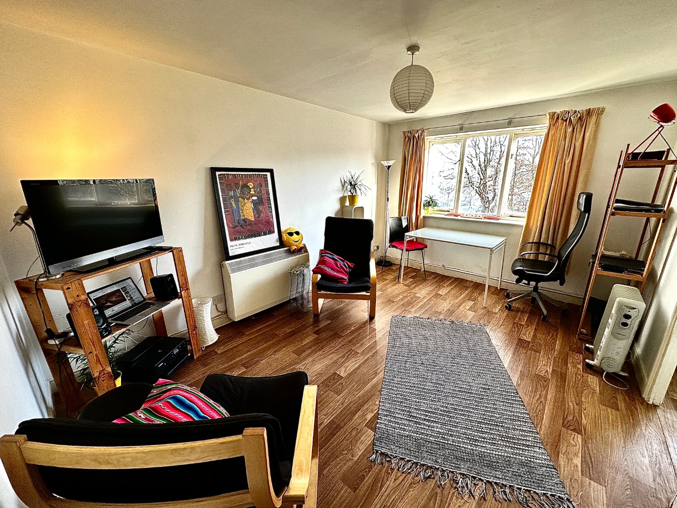 1 bed flat for sale in Harlinger Street, London  - Property Image 2