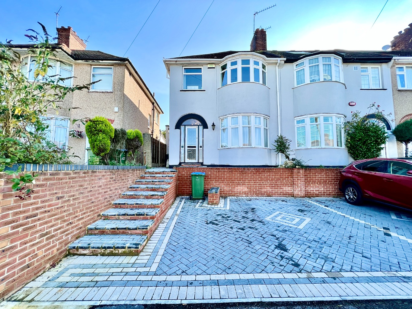 Beaumont Gibbs are offering this super extended three bedroomed end of terrace house for sale. Situated in one of the most popular roads in the Shooters Hill slopes, the property is offered with immediate vacant possession.