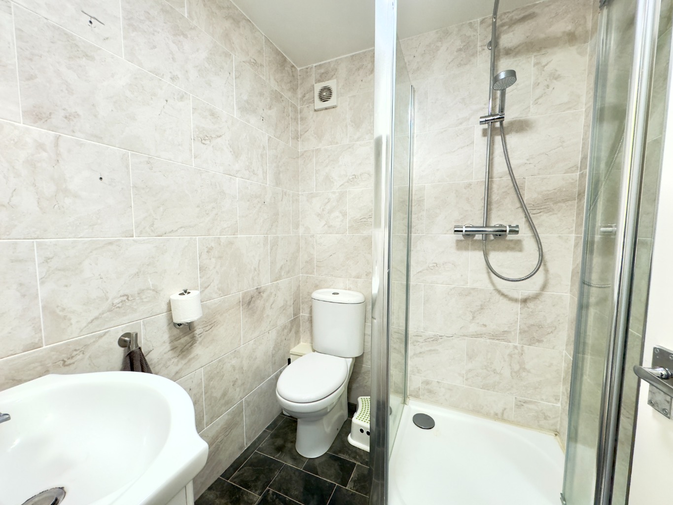3 bed end of terrace house for sale in Badlow Close, Erith  - Property Image 9
