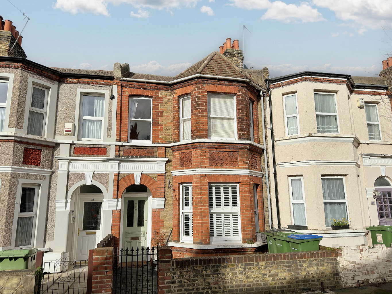3 bed terraced house for sale in Plumstead - Property Image 1
