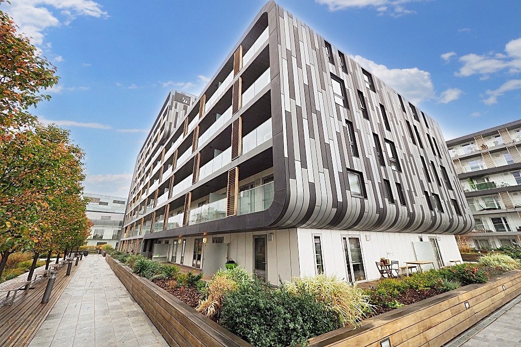 1 bed ground floor flat for sale in Love Lane, London  - Property Image 1