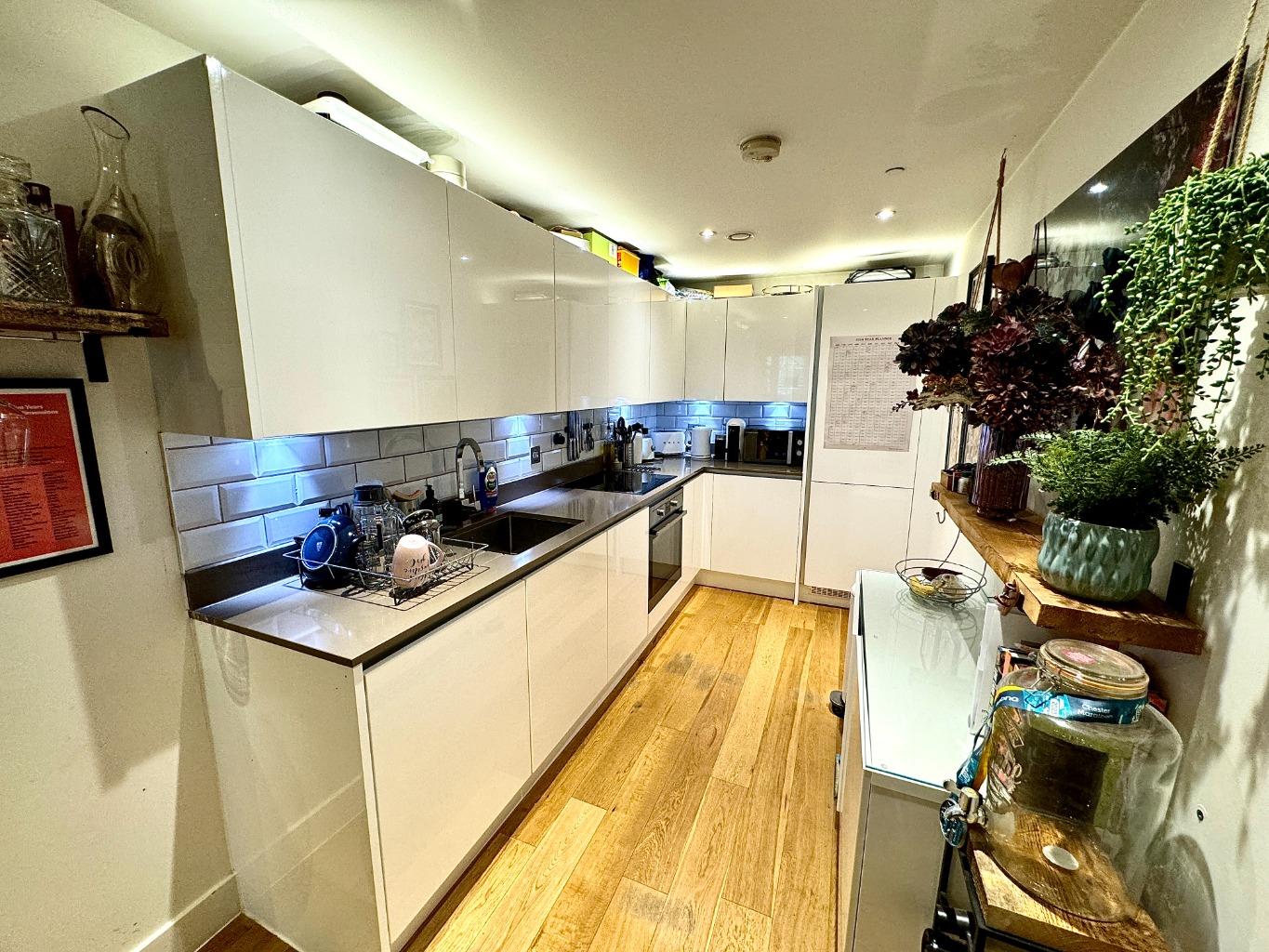 1 bed ground floor flat for sale in Love Lane, London  - Property Image 3