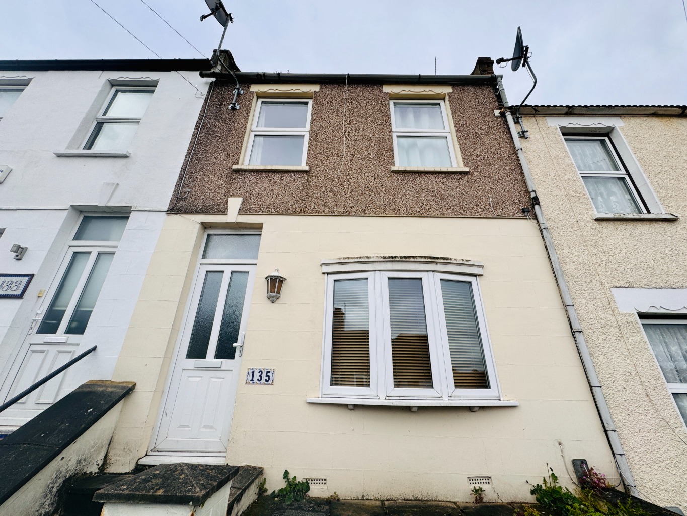 2 bed terraced house for sale in Plumstead - Property Image 1