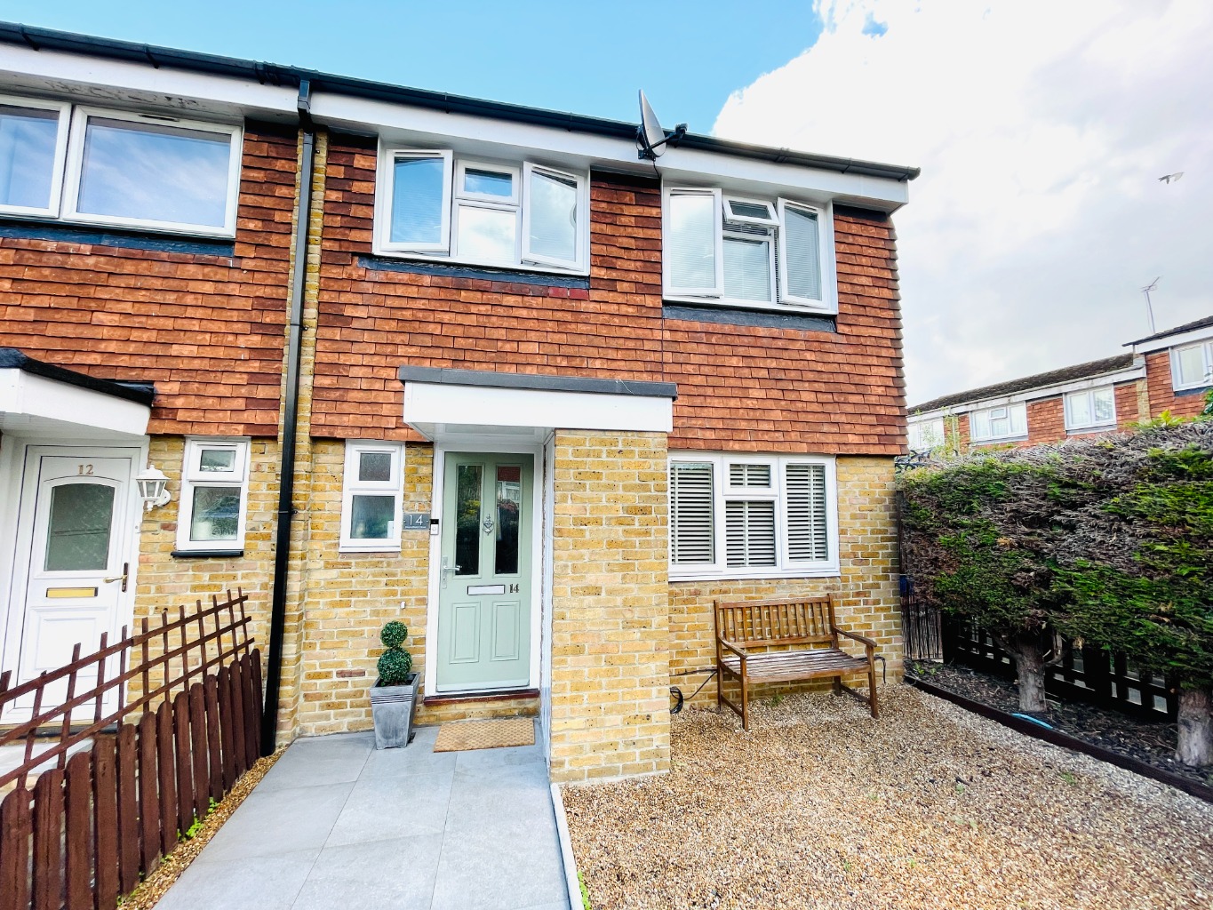 3 bed end of terrace house for sale in Strandfield Close, London - Property Image 1