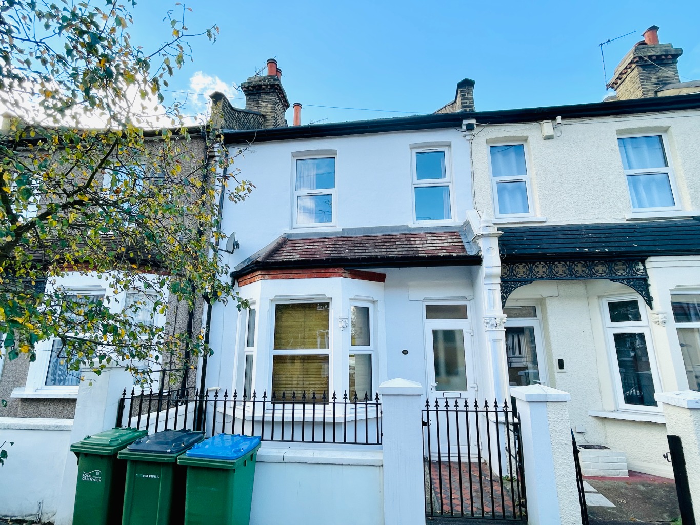 Beaumont Gibbs are offering this very pretty brick fronted Victorian terrace house for rent. Situated a short walk to Plumstead Common & Winn Common.