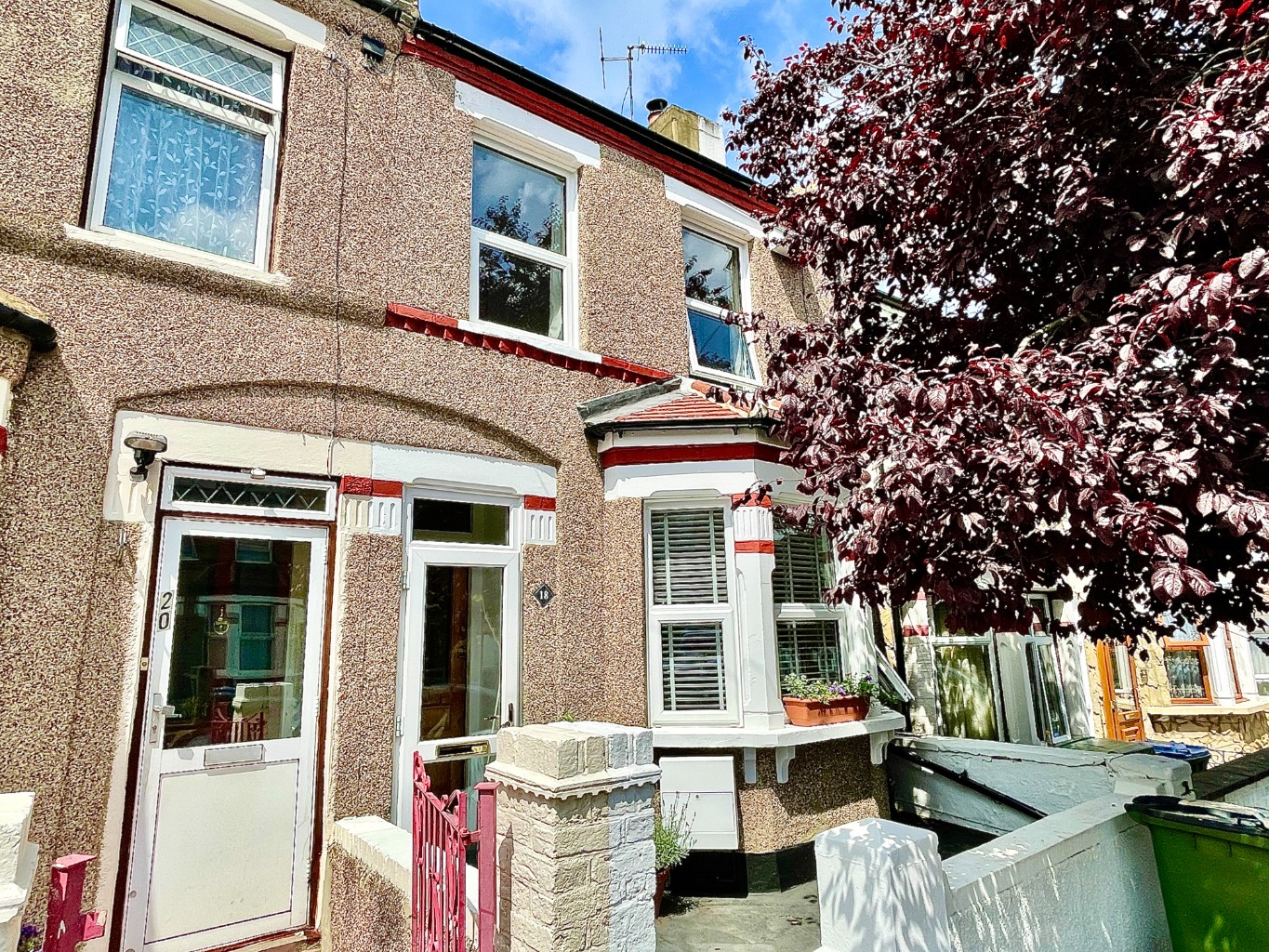 The property is situated in a quiet and residential location, very conveniently set for local shops, bus routes, mainline station and parkland, this house will make a fantastic home for the next buyers, as it has been for the current owners for some 10 years.