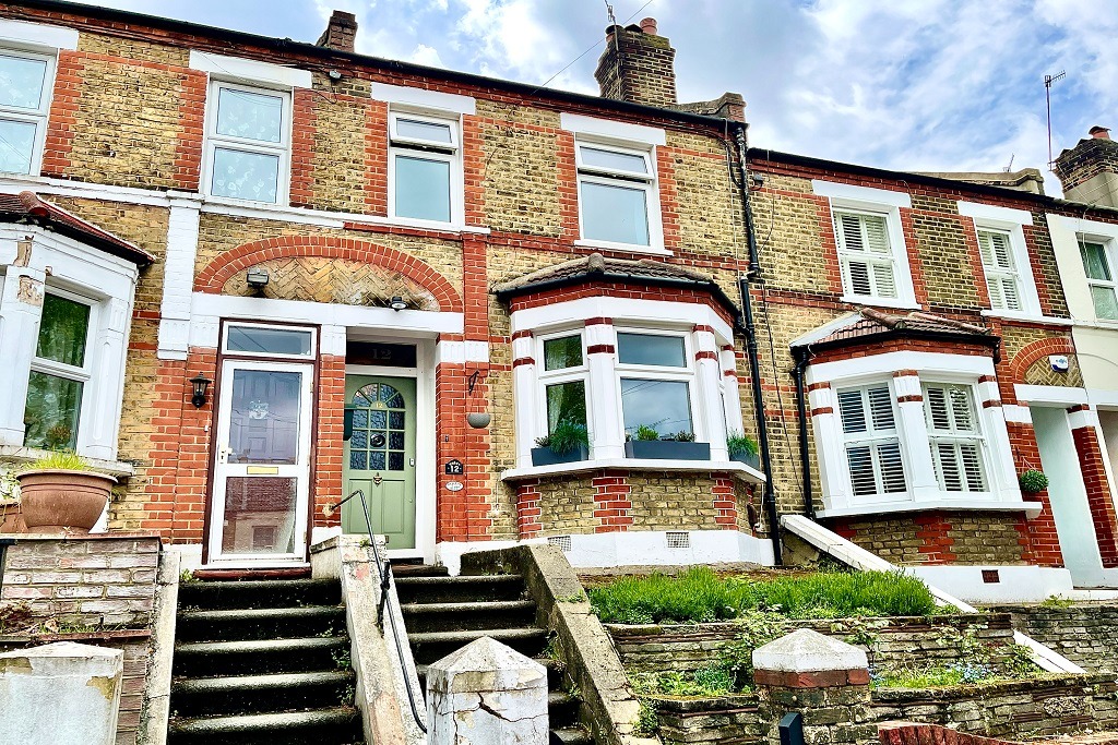 * SEE VIDEO WALKTHROUGH TOUR * STUNNING TWO BEDROOMED VICTORIAN TERRACE * STRIPPED WOOD FLOORING TO MOST ROOMS* GAS CENTRAL HEATING & DOUBLE GLAZING * LOTS OF PERIOD FEATURES * LOVEL LOCATION * GREAT ACCESS TO LOCAL AMENETIES *