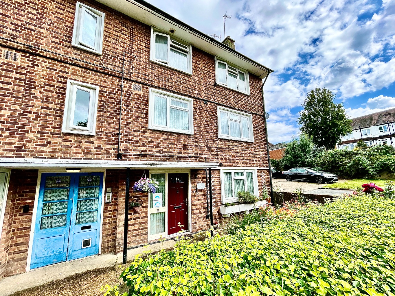 Beaumont Gibbs are offering this very spacious three bedroomed ground and first floor split level maisonette for sale.