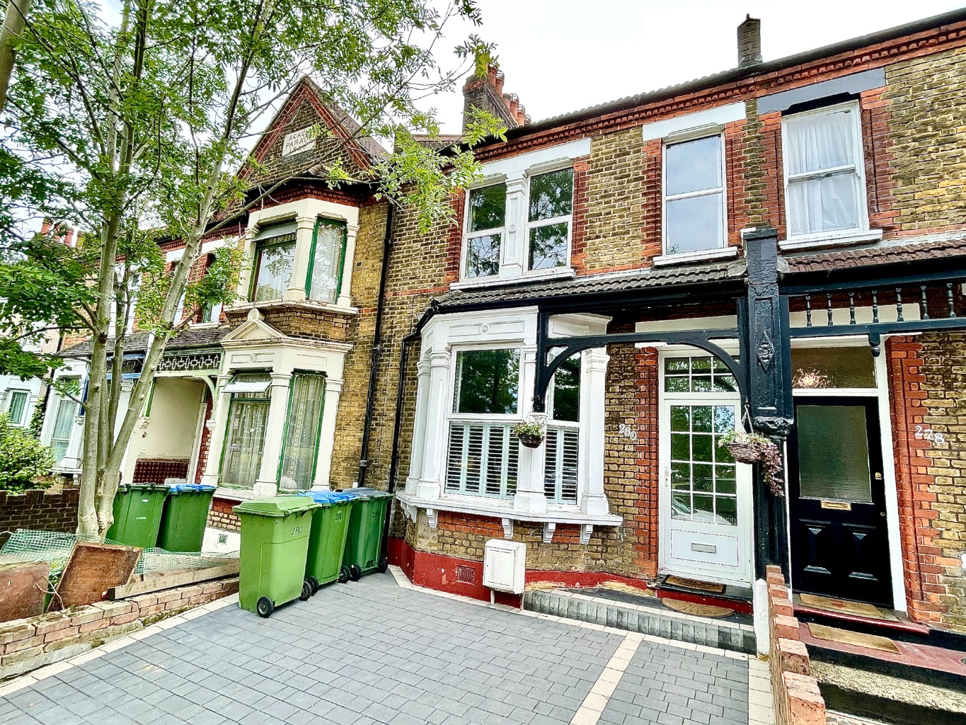 The house is in a great location, with direct views of Plumstead Common and being a short walk to local shops, including a CO-OP, as well as having bus routes on your doorstep. There are also a number of schools within close walking distance to choose from.