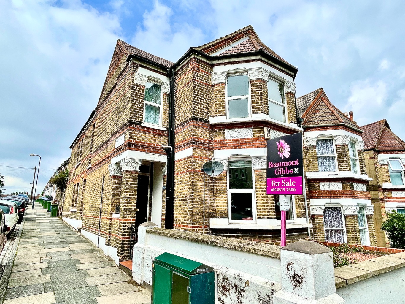 * TWO BEDROOMED FIRST FLOOR MAISONETTE * OWN PRIVATE ENTRANCE DOOR * OWN FRONT GARDEN SPACE * UNEXPIRED 999 YEAR LEASE * SHARE OF FREEHOLD * OFFERED IN GOOD CONDITION THROUGHOUT * GAS CENTRAL HEATING * DOUBLE GLAZING * OFFERED WITH IMMEDIATE VACANT POSSESSION * SEE VIDEO WALKTHROUGH TOUR *
