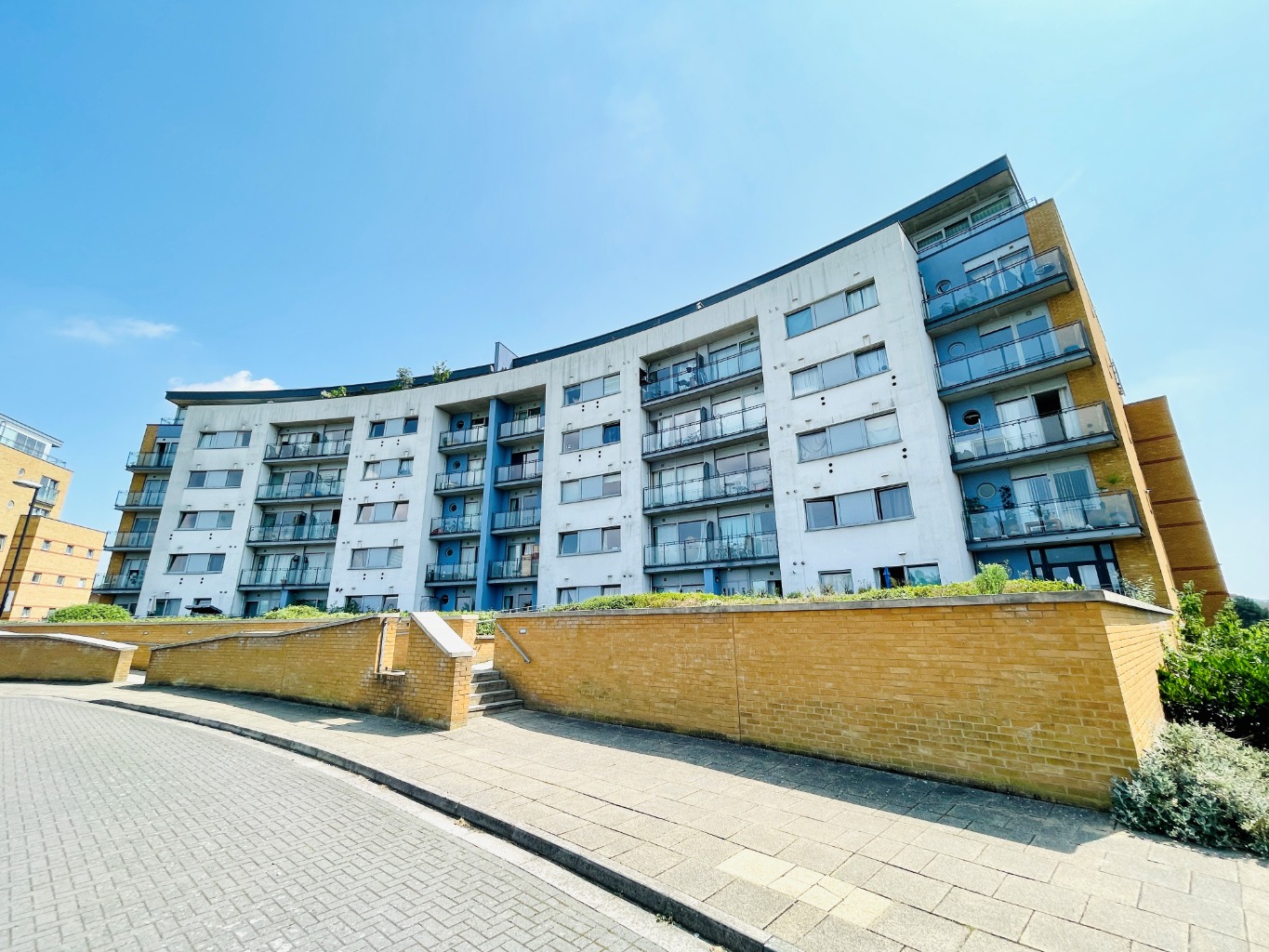 Located right by the River Thames, the flat offers very spacious accommodation, with two very good sized double bedrooms, one of which has an en-suite shower room, separate family bathroom suite, great views, double glazing, fitted kitchen and gas central heating. Offered with no forward chain.