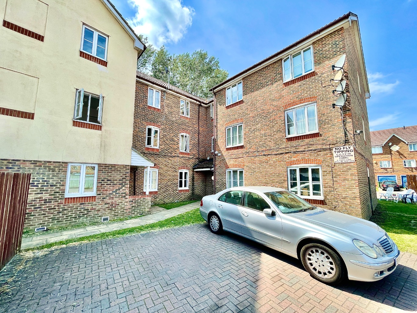 The flat is nicely presented internally and is situated in Thamesmead.