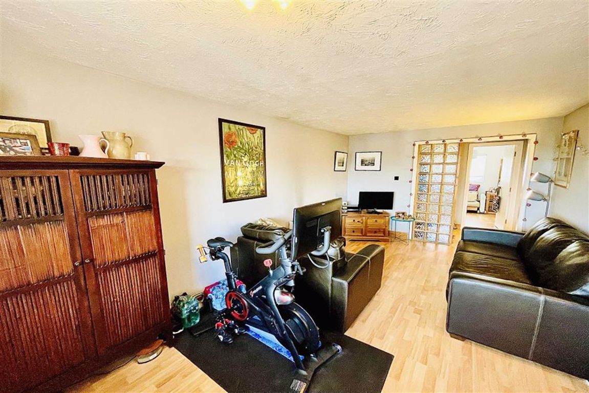 2 bed flat for sale in Garrison Close, Shooters Hill - Property Image 1