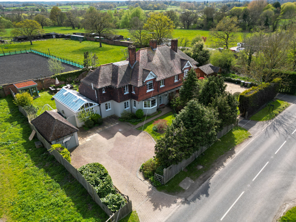 4 bed link detached house for sale in Woodlands Lane, Cobham  - Property Image 2