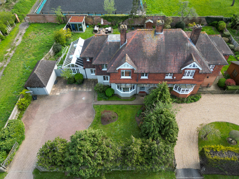 4 bed link detached house for sale in Woodlands Lane, Cobham  - Property Image 8