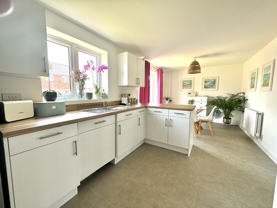 4 bed detached house for sale in Kings Drive, Bridgwater  - Property Image 4