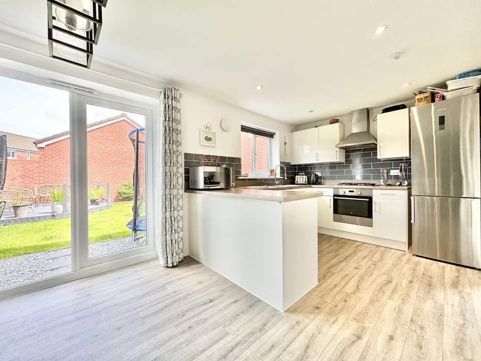 3 bed detached house for sale in Monkton Heathfield, Taunton  - Property Image 8